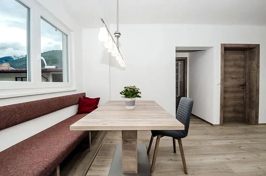 Apartmán se 2 ložnicemi a balkonem/terasou