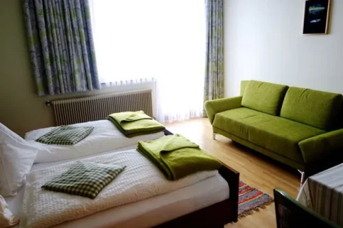 Třílůžkový pokoj II.